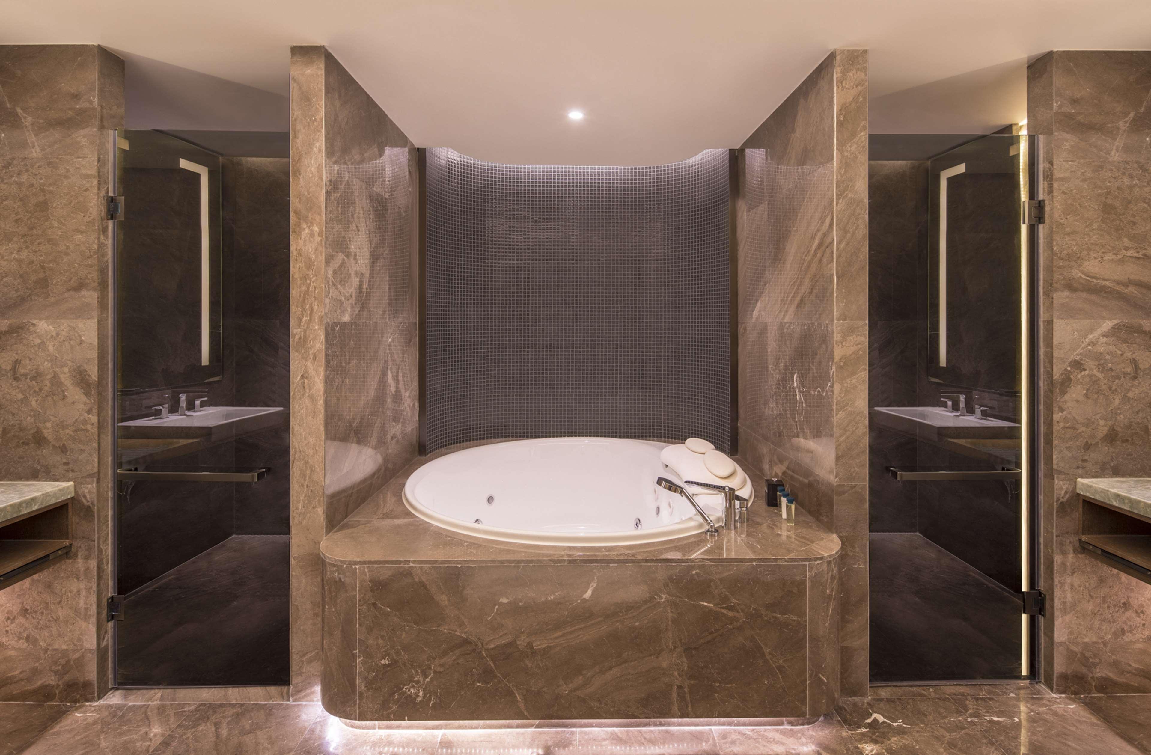 Doubletree By Hilton Hotel Shenzhen Longhua, Near Huawei, Foxcnn, Shenzhen North Railway, Uniwalk & Uniworld Shopping Mall, Sam'S Club Kültér fotó
